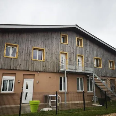 Apartmán Au Rez-de-chaussee Style Industriel Dans Quartier Calme