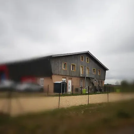 Appartement Au Rez-de-chaussée Style Industriel Dans Quartier Calme